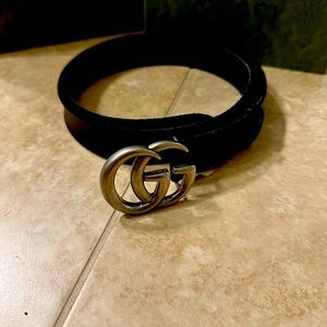 Authentic black leather Gucci belt with silver double G buckle